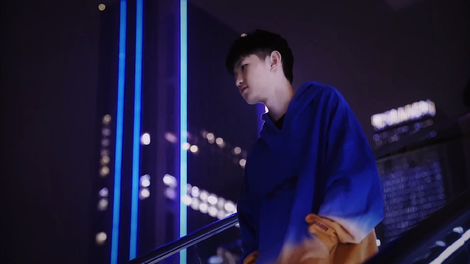 以一家位于