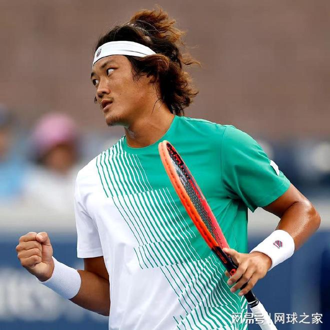 交媒体上 交媒体上