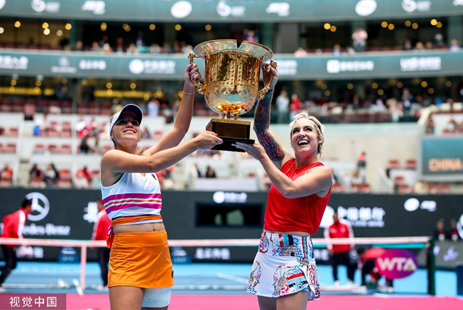 球迷欢呼 球迷欢呼